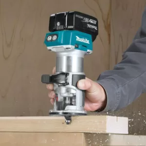 Makita 18-Volt LXT Lithium-Ion Brushless Cordless Compact Router Fixed Base Starter Kit (5.0 Ah)