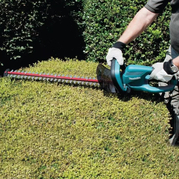 Makita 22 in. 4.8 Amp Corded Electric Hedge Trimmer