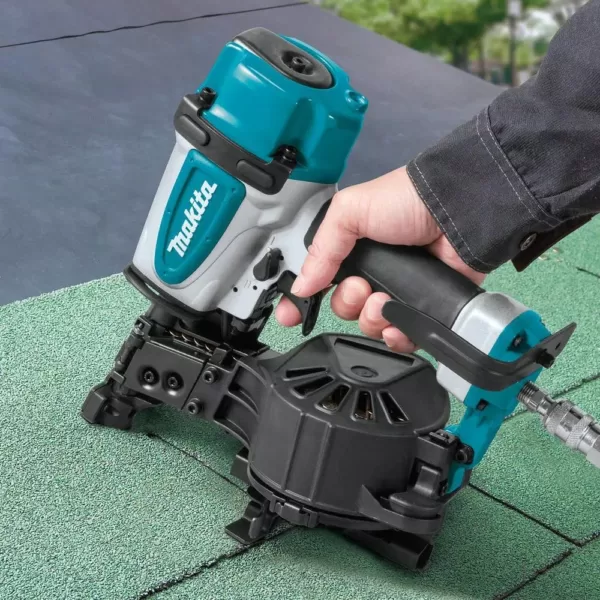 Makita 15 Degree 1-3/4 in. Pneumatic Coil Roofing Nailer